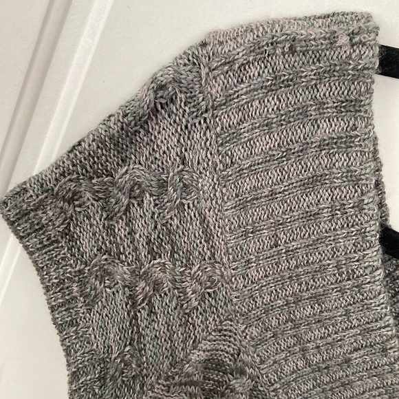 ❤️‍🔥5/20$ CHARLOTTE RUSSE💫 Women’s Green Knit Detailed Neck Short Sleeve Top - Picture 8 of 13